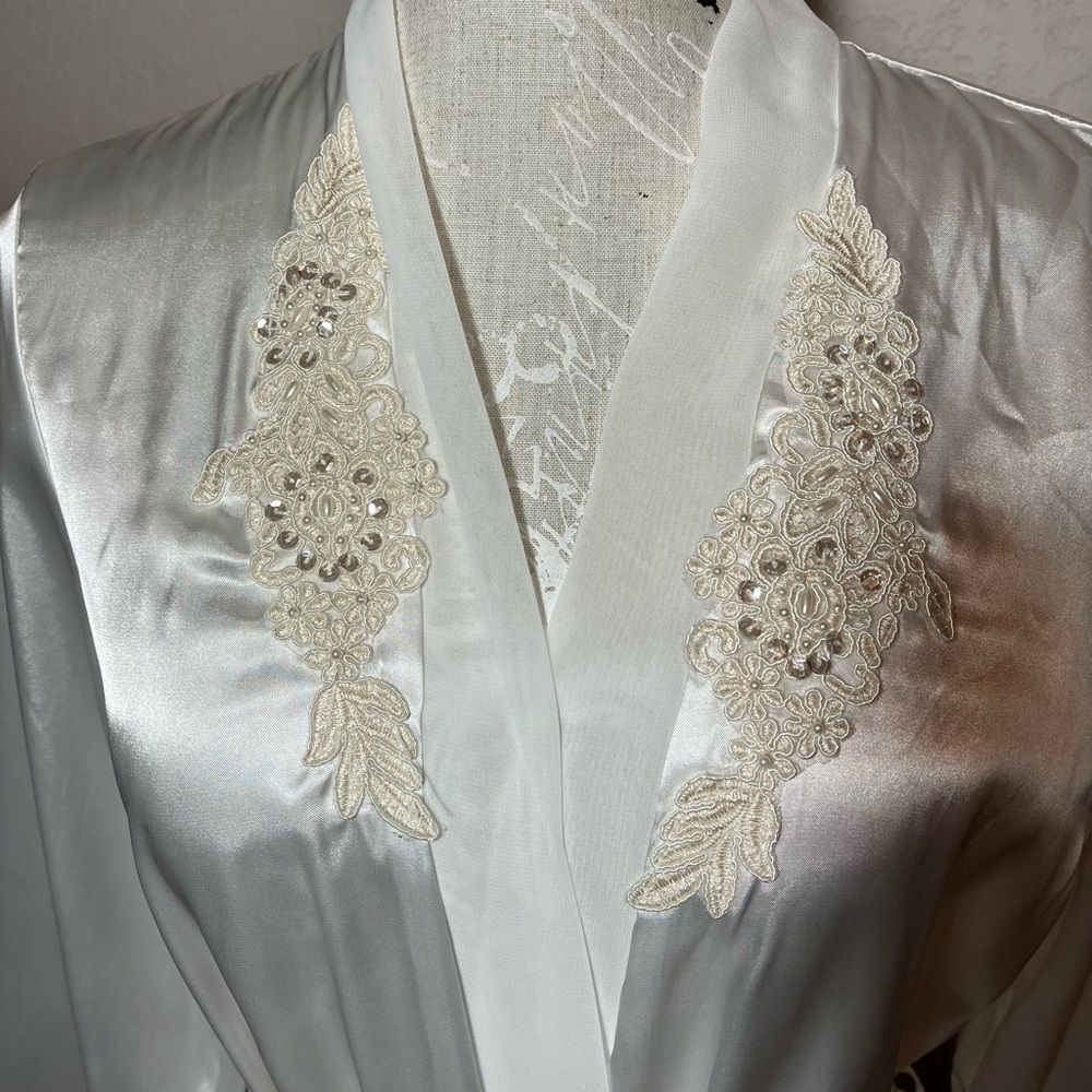 NWT Linea Donatella Midnight Short Wrap Robe size small/medium white bridal - Picture 9 of 9